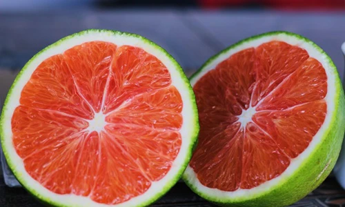 Kỳ lạ sầu riêng ruột đỏ, cam máu, thanh long vàng hút khách