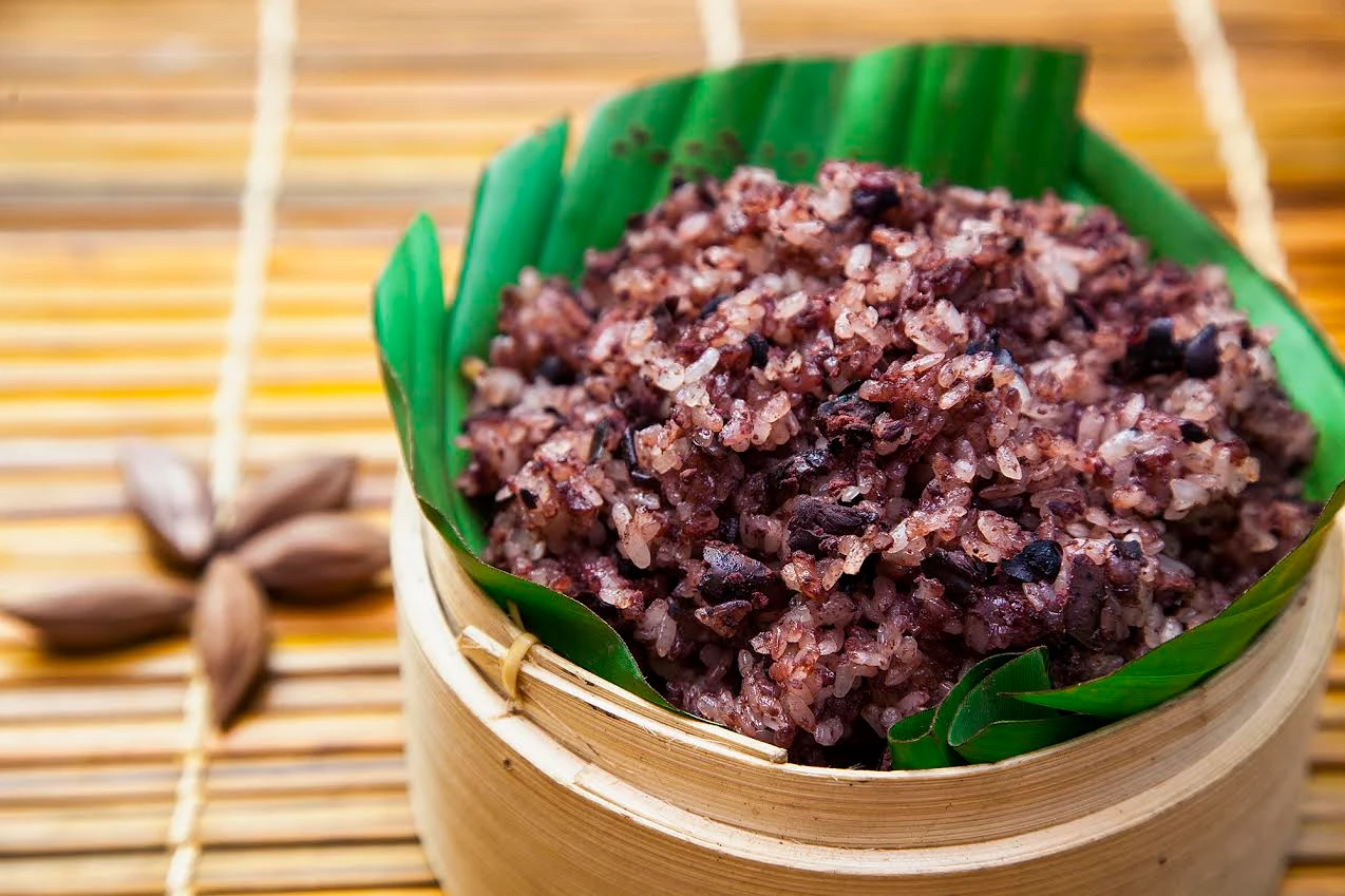 Tò mò cách làm món xôi trám đen cực hấp dẫn của Cao Bằng