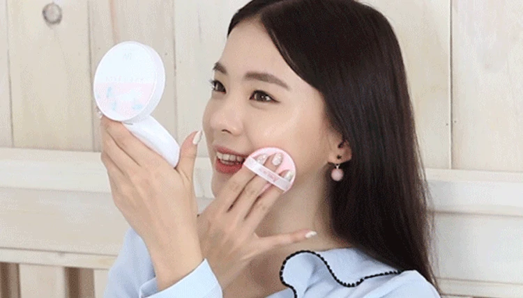 5 món đồ trang điểm cần bỏ túi khi đi chơi đầu năm