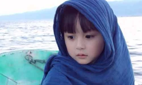 Bé gái xinh như thiên thần làm chao đảo mạng TQ
