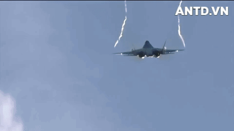 Hiện tại các chiến đấu cơ Su-57 được sản xuất trong tới thời điểm hiện tại vẫn đang sử dụng bộ đôi động cơ AL-41F1S vốn của chiến đấu cơ thế hệ thứ 4.