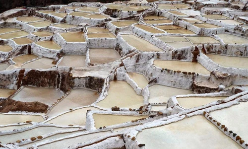 Ngắm những ruộng muối bậc thang trên đỉnh núi 3000m ở Peru