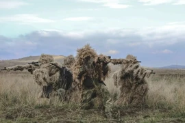 Quân đội Nga sử dụng "áo tàng hình" tập kích phòng tuyến Ukraine