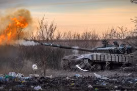 Phòng tuyến Ukraine ở Chasov Yar nguy cấp, Nga vượt qua "chốt chặn" Zemlyanki