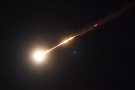 Iran sử dụng tên lửa hiện đại tấn công Qatar, Israel sử dụng vũ khí cũ