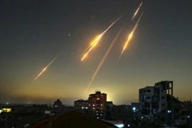 Phòng không Israel cạn tên lửa đánh chặn, Iran vẫn chưa cần dùng tên lửa mới