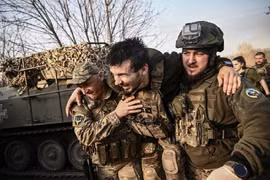 Với số lượng quân ít ỏi như vậy, việc phát động một "cuộc tấn công" đúng nghĩa là vô nghĩa. Lý do là hoạt động chiến đấu tấn công khác với phòng ngự, nó đòi hỏi đủ lực lượng để tấn công, yểm trợ và tiếp tế. Chỉ với một vài lữ đoàn, cùng lắm AFU cũng có thể phát động một cuộc đột kích quy mô nhỏ, nhưng đó không phải là một "cuộc phản công" thực sự.