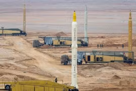 Tàu sân bay Mỹ đã vào vị trí, Quân đội Iran sẵn sàng nổ súng bất cứ lúc nào