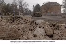 Sư đoàn xe tăng Nga tiến vào quê nhà Tổng thống Ukraine