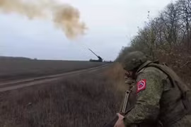 Quân đội Nga tiếp cận Slavyansk, cả thành phố nằm trong tầm pháo