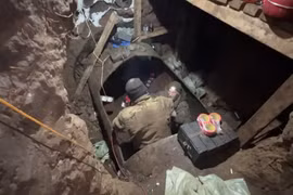 Tuy nhiên, thành phố Pokrovsk có hệ thống công sự và đường hầm sâu được xây dựng trong tám năm qua. Quân đội Ukraine vẫn quyết tâm chiến đấu và sẽ không dễ dàng rút lui. Vùng tiêu diệt máy bay không người lái dài 20 km khiến quân Nga rất khó tiến quân.