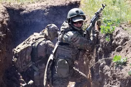 Nga tạo thế bao vây Lyman, tuyến phòng thủ bắc Donetsk rung chuyển 