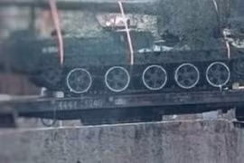 UAV Ukraine phá hủy 4 siêu pháo Koksan của Nga