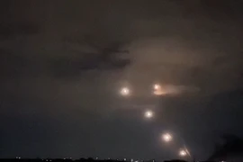 Nga - Ukraine trả đũa nhau bằng UAV, sân bay Moscow tê liệt