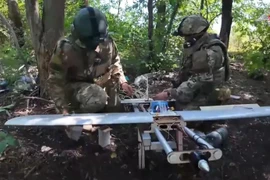 Hiện nay các loại UAV của RFAF, không chỉ hoạt động ở khu vực lân cận của thành phố, mà còn ở ngay trong thành phố; chính binh lính Ukraine cũng thừa nhận điều này. Trong những ngày tới, RFAF không chỉ tấn công Konstantinovka từ phía nam, mà còn tấn công thành phố này từ phía tây, khi Chasov Yar đã gần như do RFAF kiểm soát.