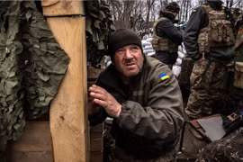 Trước sức ép tiến công của Nga, quân Ukraine lùi sâu về khu đô thị Myrnohrad 