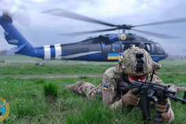 Đáng chú ý là các trực thăng đã có thể hạ cánh xuống ngoại ô Pokrovsk, nhưng ngay khi hạ cánh, UAV FPV của Nga đã bắt đầu nhắm mục tiêu vào lực lượng đặc nhiệm GUR. UAV FPV của Nga đã thực hiện tấn công các mục tiêu bên trong một nhà máy sản xuất đồ nội thất, nơi một số đặc nhiệm GUR đã nhảy dù xuống khu vực được chỉ định và ẩn náu.