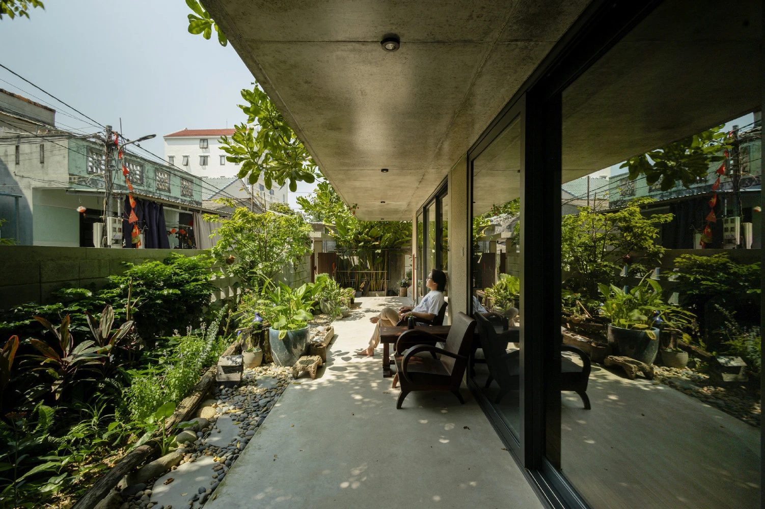 Ngắm ngôi nhà mái đỏ thanh bình giữa làng chài Hội An