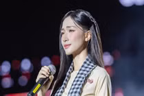 Hòa Minzy đóng góp 100 triệu đồng cho bà con Cao Bằng