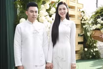 Đỗ Thị Hà và chồng doanh nhân tình tứ trong lễ ăn hỏi