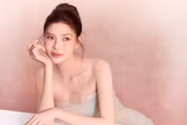 Thúy Diễm khoe nhan sắc đẹp miễn chê đón tuổi mới