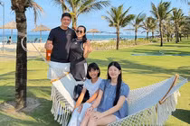 Khoảnh khắc hạnh phúc của Bình Minh bên vợ con trong chuyến du lịch đầu năm