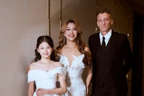 Chồng ngoại quốc tháp tùng Phương Vy Idol và con gái dự sự kiện