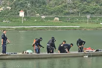 Vụ lật thuyền chở cả gia đình trên sông Gianh, đã tìm thấy thi thể người ông