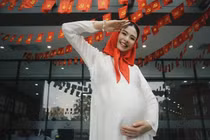 “Hoa hậu ngoan nhất Vbiz” Ngọc Hân diện áo dài chào mừng Quốc khánh