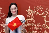 Hoa hậu Mỹ Linh gây chú ý khi tập luyện cho lễ diễu binh 