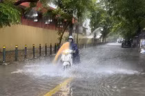 Thời tiết ngày 18/4: Mưa dông diện rộng ở Bắc Bộ, cảnh báo lốc sét