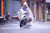 Thời tiết ngày 18/8: Áp thấp nhiệt đới vào vịnh Bắc Bộ, mưa lớn kéo dài