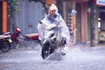 Thời tiết ngày 18/8: Áp thấp nhiệt đới vào vịnh Bắc Bộ, mưa lớn kéo dài