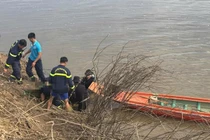 Lật thuyền độc mộc khi đánh cá trên sông, một người đàn ông tử vong