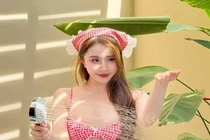 “Cá sấu chúa” Quỳnh Nga diện đồ tắm khoe vóc dáng gợi cảm