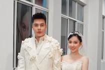 Lê Dương Bảo Lâm tình tứ bên vợ hậu phủ nhận tin đồn ly thân