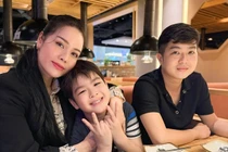 Nhật Kim Anh và chồng cũ đưa con trai đi ăn