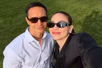 Hồ Ngọc Hà - Kim Lý tình tứ khi dự đám cưới ở nước ngoài