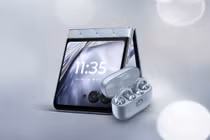 Motorola ra mắt Razr Swarovski và tai nghe Buds Loop lấp lánh cực đẹp