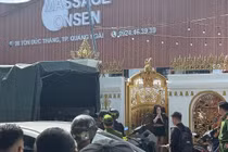 Cảnh sát phong tỏa quán massage - karaoke lớn nhất nhì Quảng Ngãi