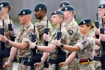 Anh triển khai "học kỳ quân đội" có trả lương để thu hút giới trẻ