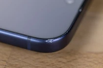 iPhone 17 Pro trầy xước, móp méo vì vỏ nhôm khiến người dùng khóc thét