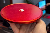 Độc đáo chiếc mini PC mỏng tang với hình thù hệt một chiếc đĩa bay