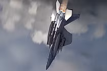 Tiêm kích F-15 lần đầu tiên bị hạ sau 50 năm chiến đấu?