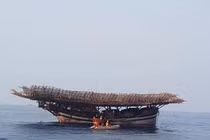 Hai tàu cá hỏng máy, 70 ngư dân Quảng Ngãi trôi giữa biển 