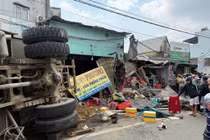 Xe ben gây tai nạn liên hoàn trên Quốc lộ ở Quảng Ngãi