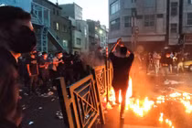 Mỹ thừa nhận bí mật chuyển vũ khí cho người biểu tình Iran