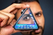 Samsung ra mắt TriFold, gập 3 mở ra rộng 10 inch, giá 66 triệu đồng