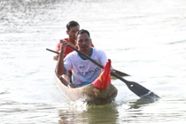 Ngoạn mục đua thuyền độc mộc trên dòng Đăk Bla