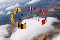 Mãn nhãn màn nhảy dù 6 hướng do lính Mỹ - Anh kết hợp